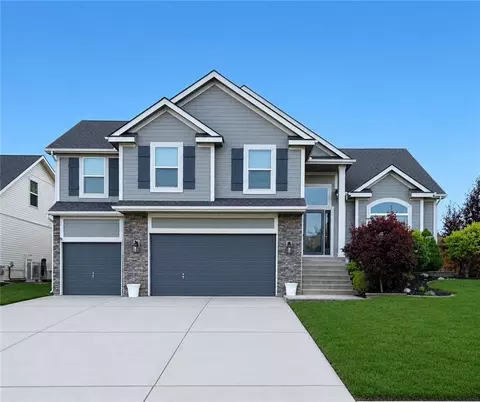 10004 N Donnelly Ave, Kansas City, MO 64157