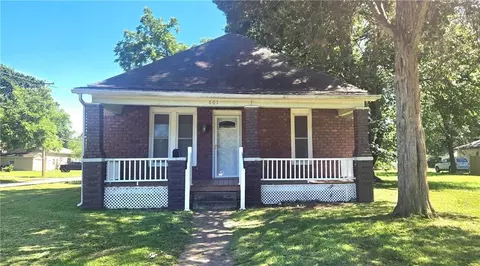 801 W 1st St, Pittsburg, KS 66762