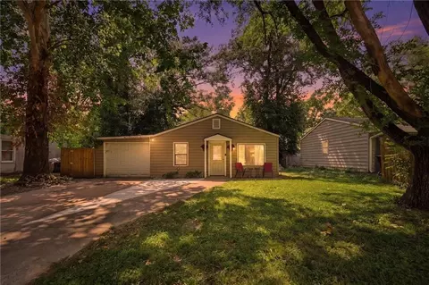 1801 Maple Ln, Lawrence, KS 66046