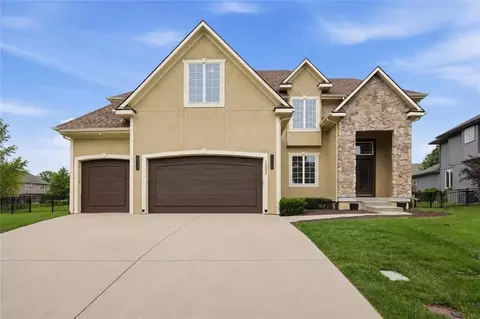 10903 W 163rd Ter, Overland Park, KS 66221