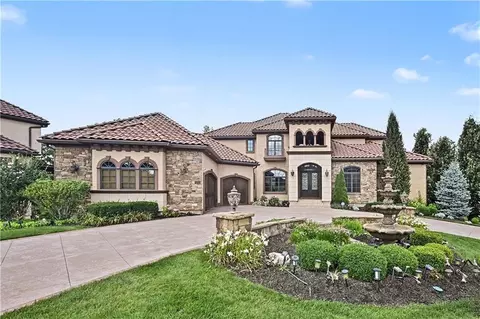 15348 Larsen St, Overland Park, KS 66221