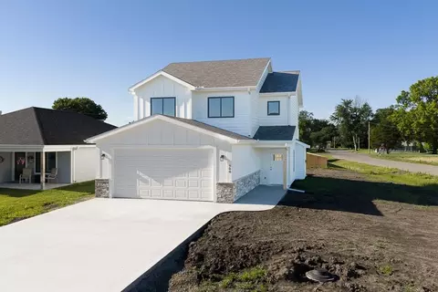 900 2nd St, Perry, KS 66073