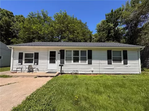2414 NE Pursell Rd, Gladstone, MO 64118