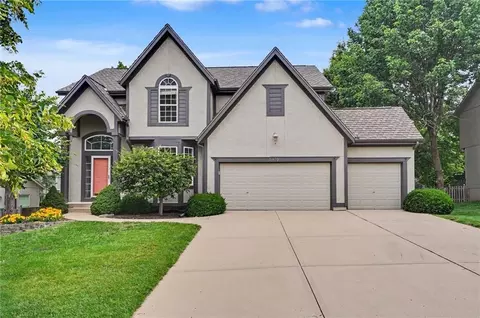 5910 W 154th St, Overland Park, KS 66223