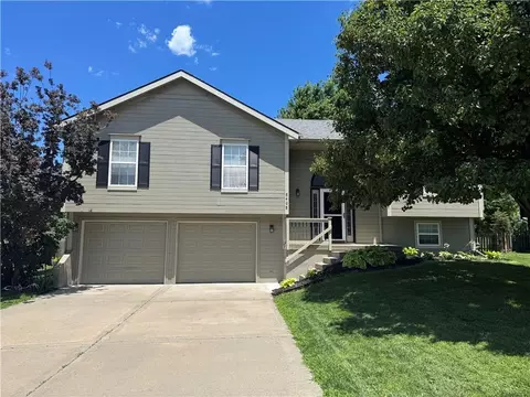 8408 NE 109th Ln, Kansas City, MO 64157