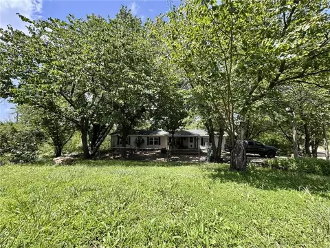 9534 Lakeview Dr, Ozawkie, KS 66070