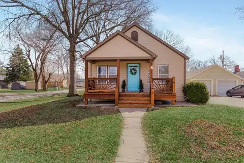 601 S Peoria St, Louisburg, KS 66053