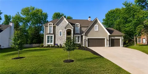 1325 Inverness Dr, Lawrence, KS 66049