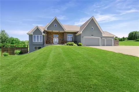 28265 Overbrook Rd, Paola, KS 66071