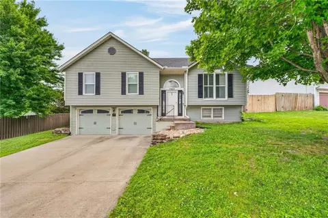7933 N Wyoming Ct, Kansas City, MO 64118