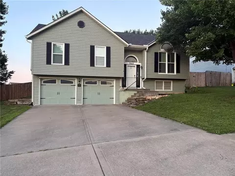 7933 N Wyoming Ct, Kansas City, MO 64118