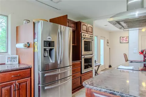 Kitchen - 6301 E 285th St, Freeman, MO 64746 photo 7 of 10