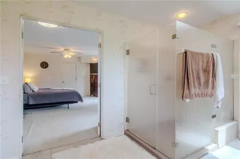 Bath - 6301 E 285th St, Freeman, MO 64746 photo 8 of 9