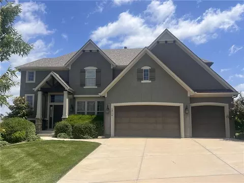 19718 W 94th Ter, Lenexa, KS 66220
