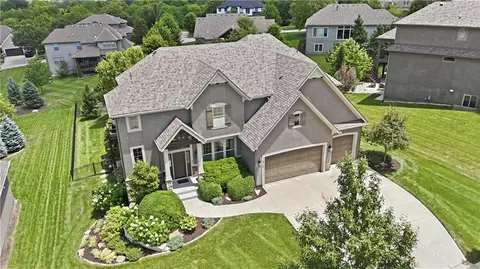 19718 W 94th Ter, Lenexa, KS 66220