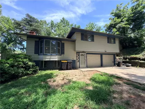 3521 N College St, Kansas City, MO 64117
