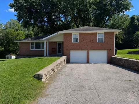 7839 Armstrong Ave, Kansas City, KS 66112