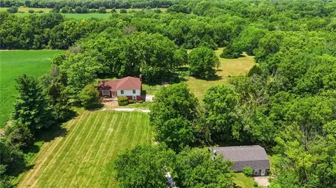 18308 S 18306 S State Route D Hwy, Belton, MO 64012
