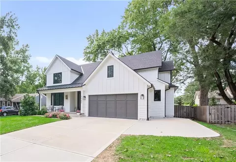 7942 Reinhardt Ln, Prairie Village, KS 66208