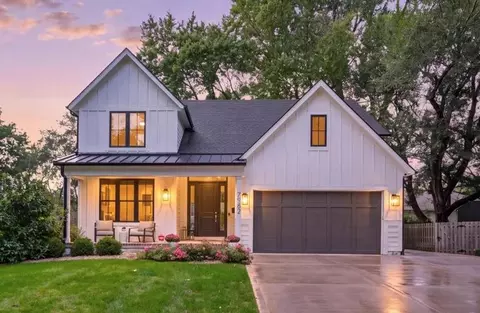 7942 Reinhardt Ln, Prairie Village, KS 66208