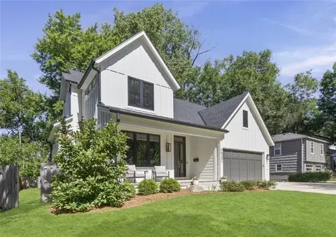 7942 Reinhardt Ln, Prairie Village, KS 66208