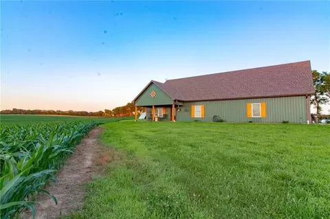 18306 Ozark Ln, Higginsville, MO 64037