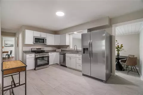 Kitchen - 601 Eisenhower Rd, Lansing, KS 66043 photo 1 of 4
