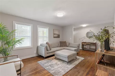 Living - 601 Eisenhower Rd, Lansing, KS 66043 photo 2 of 3