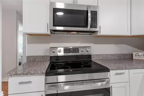 Kitchen - 601 Eisenhower Rd, Lansing, KS 66043 photo 3 of 4
