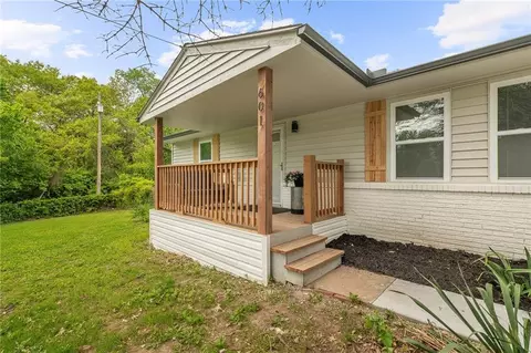 Exterior - 601 Eisenhower Rd, Lansing, KS 66043 photo 2 of 8