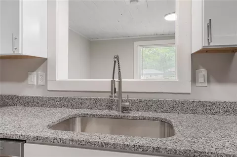Kitchen - 601 Eisenhower Rd, Lansing, KS 66043 photo 4 of 4