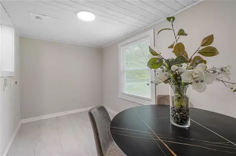 Dining - 601 Eisenhower Rd, Lansing, KS 66043 photo 1 of 3