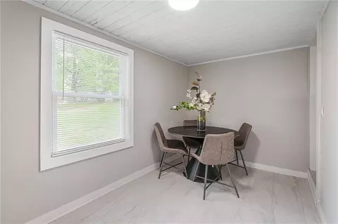 Dining - 601 Eisenhower Rd, Lansing, KS 66043 photo 3 of 3