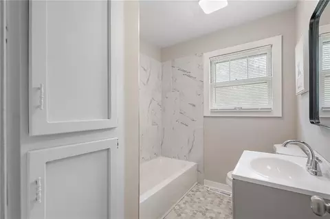 Bath - 601 Eisenhower Rd, Lansing, KS 66043 photo 1 of 1