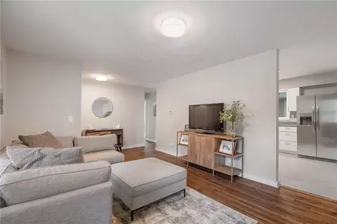 Living - 601 Eisenhower Rd, Lansing, KS 66043 photo 3 of 3