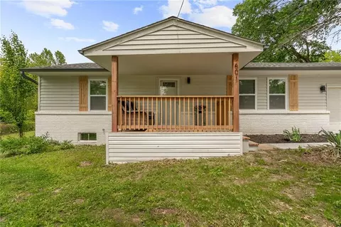 Exterior - 601 Eisenhower Rd, Lansing, KS 66043 photo 4 of 8