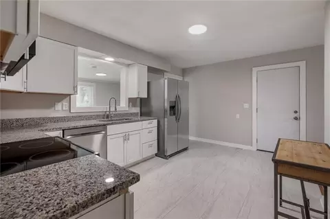Kitchen - 601 Eisenhower Rd, Lansing, KS 66043 photo 2 of 4