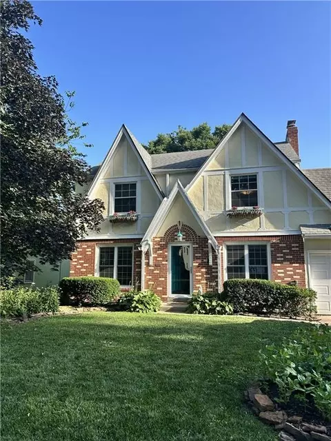 439 E 80th St, Kansas City, MO 64131