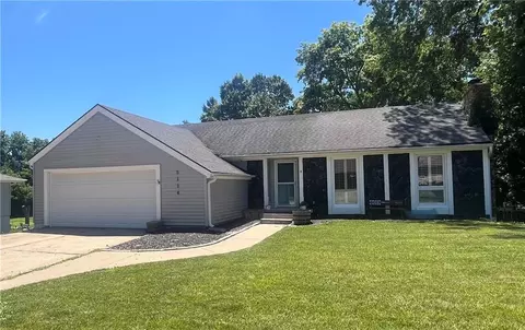 5114 Mockingbird Ln, Saint Joseph, MO 64506