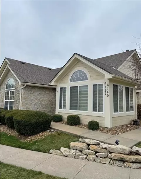 6147 NE Kensington Dr #26B, Lees Summit, MO 64064