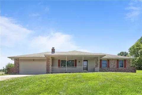 8 NW 515 Rd, Warrensburg, MO 64093