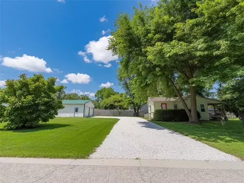 533 N Cedar St, Ottawa, KS 66067