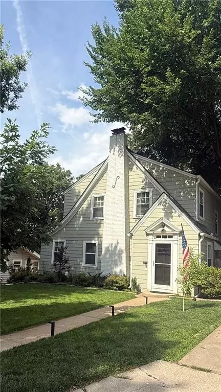 4954 Bell St, Kansas City, MO 64112