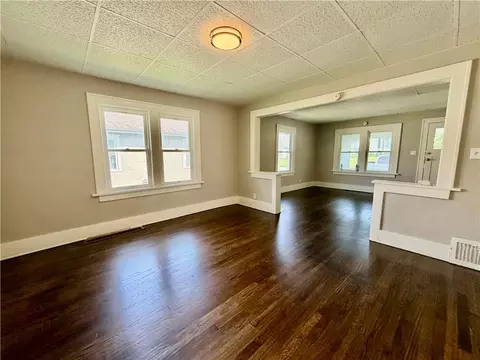 Living - 3209 Mitchell Ave, Saint Joseph, MO 64507 photo 3 of 5