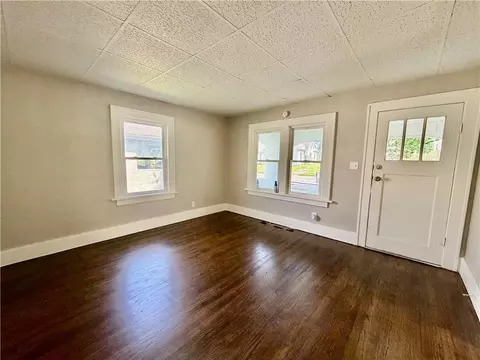 Living - 3209 Mitchell Ave, Saint Joseph, MO 64507 photo 1 of 5
