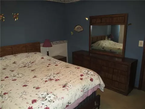 Bedroom - 214 W 7th St, Cameron, MO 64429 photo 5 of 6