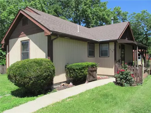 Exterior - 214 W 7th St, Cameron, MO 64429 photo 3 of 10