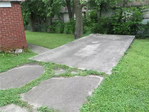 Exterior - 214 W 7th St, Cameron, MO 64429 photo 9 of 10