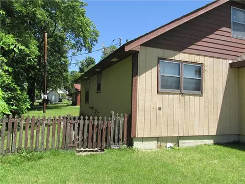 Exterior - 214 W 7th St, Cameron, MO 64429 photo 4 of 10