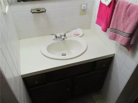 Bath - 214 W 7th St, Cameron, MO 64429 photo 2 of 4